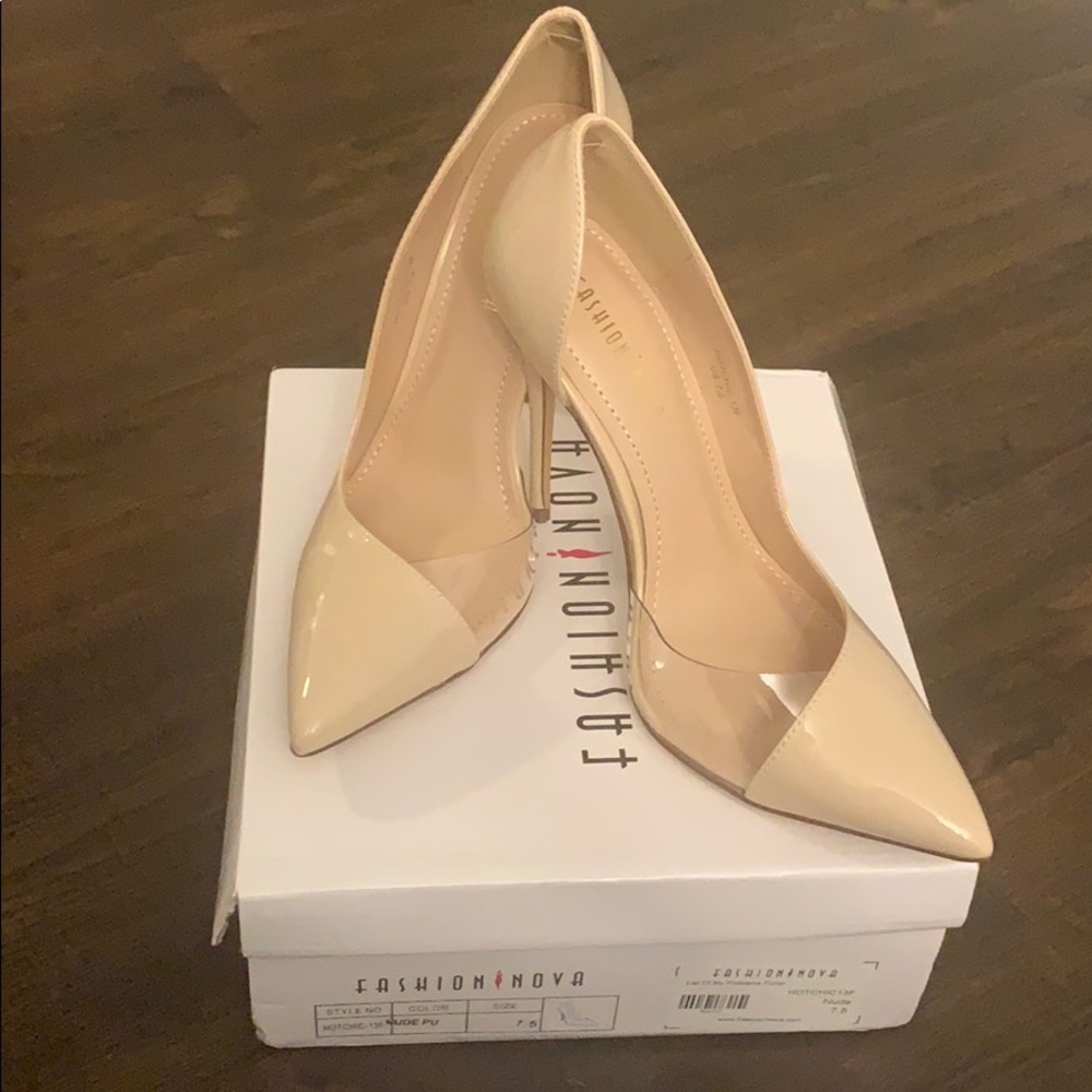 Nude pumps